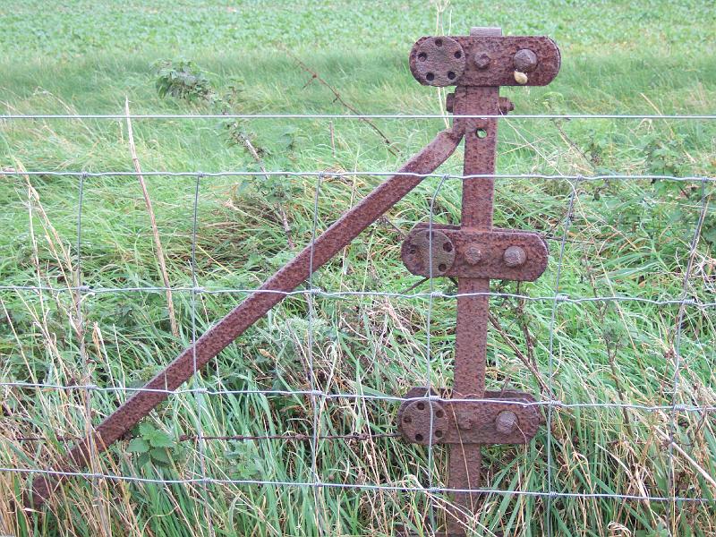 DSCF2381.JPG - Wire stretcher